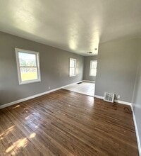 Building Photo - **RENT RECENTLY REDUCED!! ** Spacious 2 bedroom Townhouse for rent!!