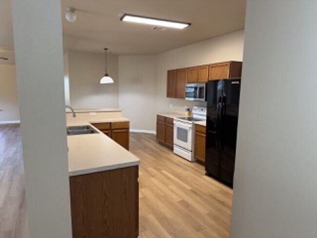 Building Photo - 927 Rustling Cove