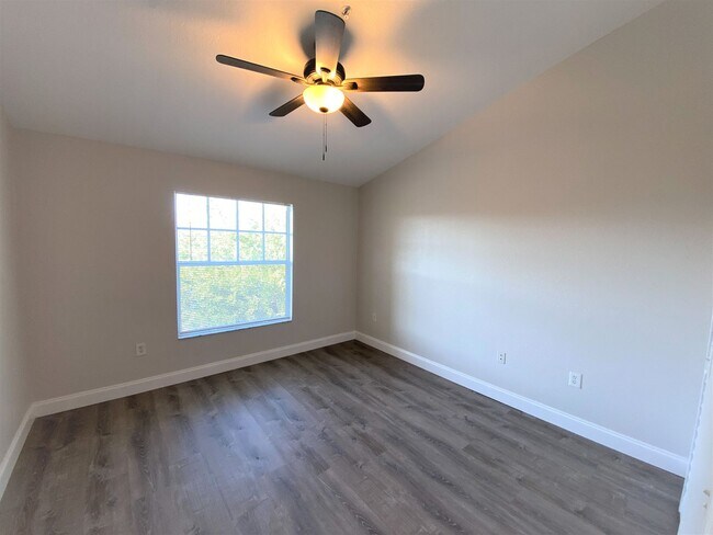 Building Photo - ** FAIRWAY PRESERVE ** 3 BED / 2 BATH COND...