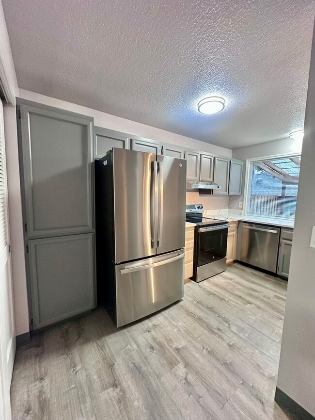 Building Photo - Charming & Spacious 3-Bedroom Duplex in the Heart of Highland!