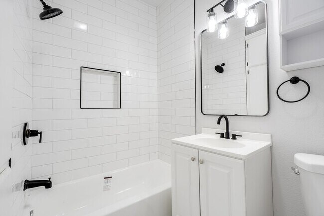 Building Photo - 1528 N Beard Ave