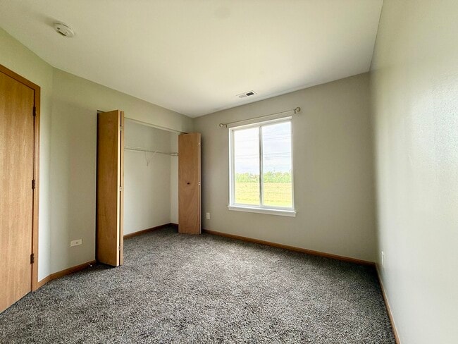Building Photo - 388 Richmond Dr
