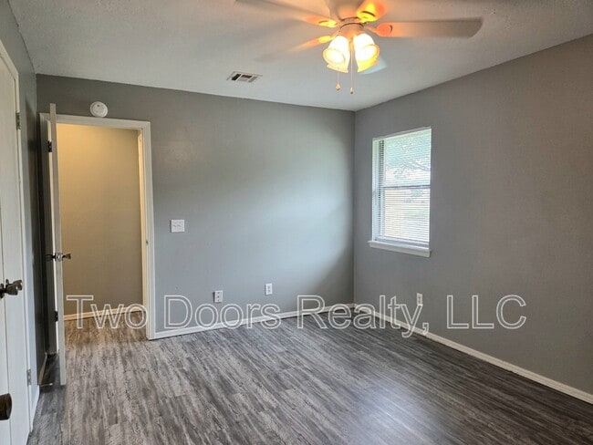 Building Photo - 507 Peppertree Ln