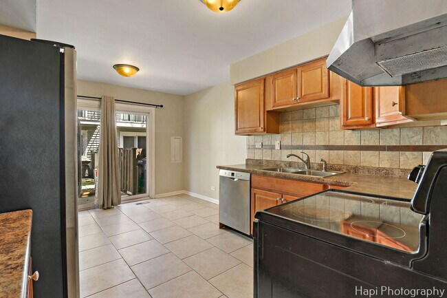 Building Photo - 2336 Old Kings Ct