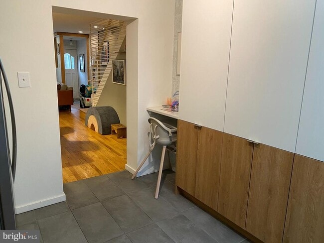 Building Photo - 1221 S Warnock St