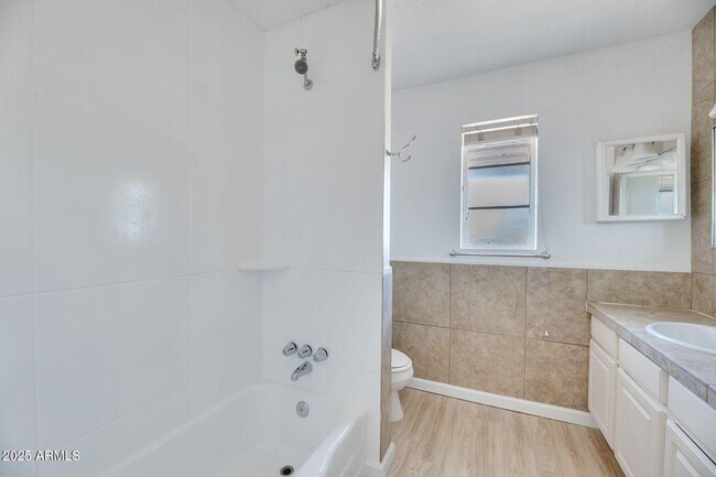 Building Photo - 4521 N 75th Pl