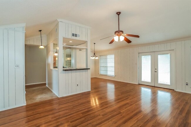 Building Photo - 613 W Castle Harbour Dr