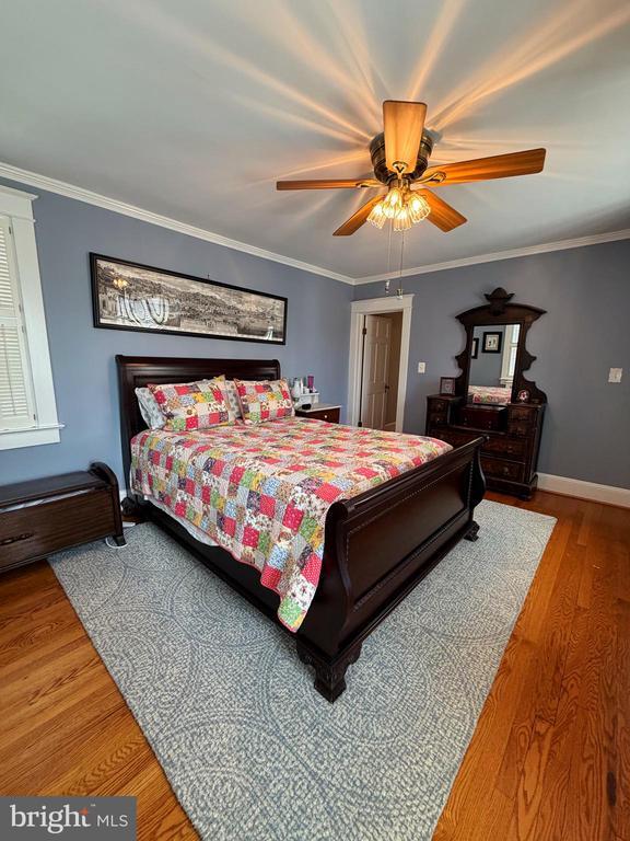 Building Photo - 12 W Oak St