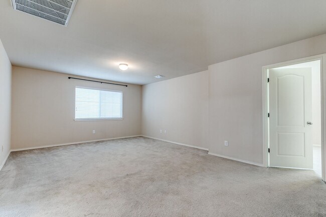 Building Photo - BEAUTIFUL 3-BEDROOM HOME NEAR MEDICAL CENTER