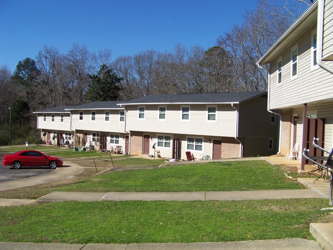 Building Photo - Heflin Oaks Apartments