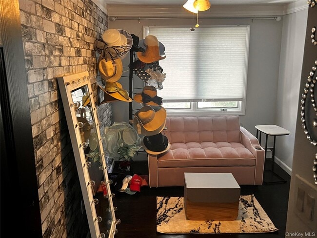 Building Photo - 6 Charles Pl