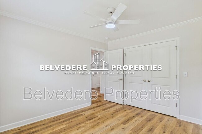 Building Photo - 2322 Fernwood Dr