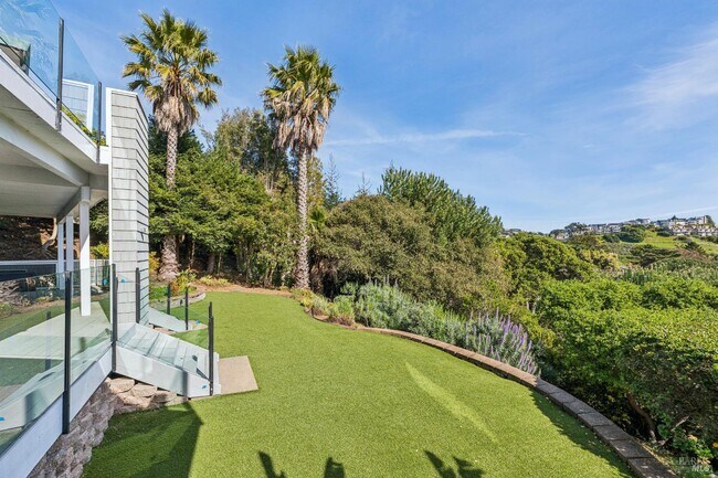 Building Photo - 95 Spring Ln