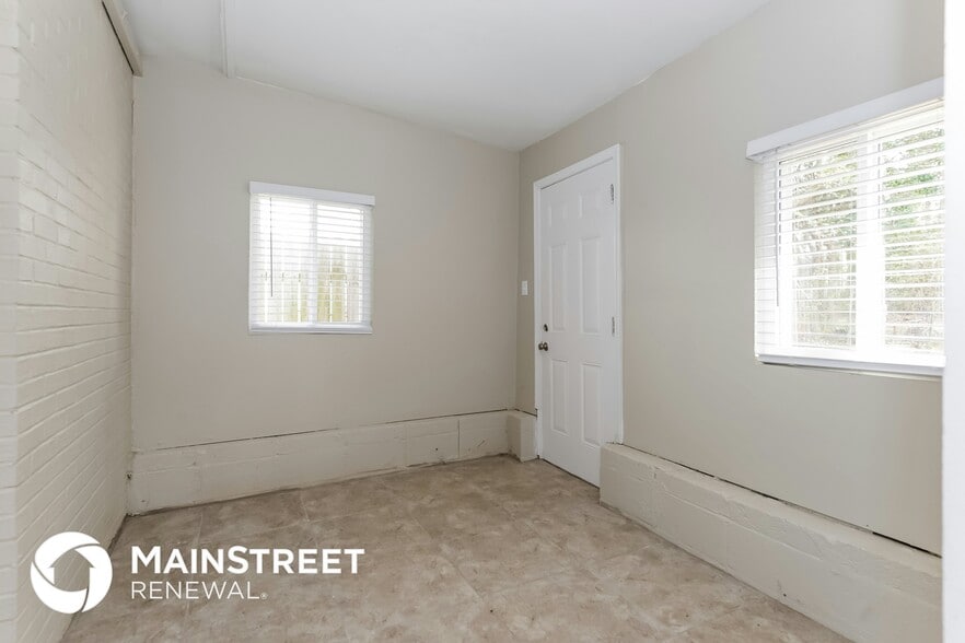 Building Photo - 6104 Holiday Blvd