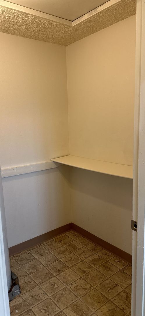 Building Photo - (905) Draper Arms Apartments - 2 Bedroom / 1 Bath