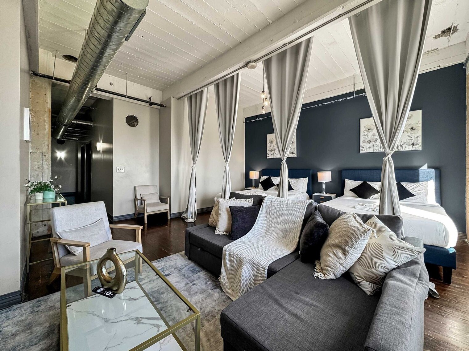 Building Photo - 555 Evergreen St