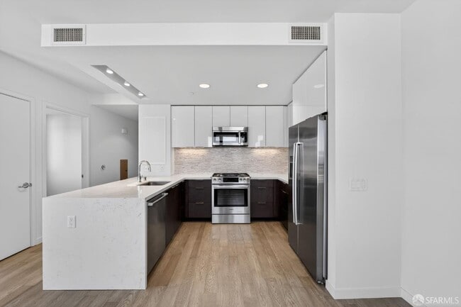 Building Photo - 10 Innes Ct