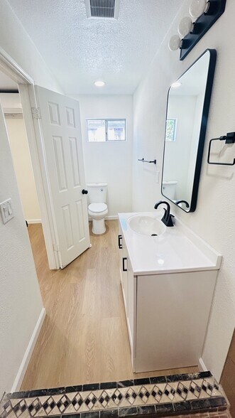 Building Photo - 2811 E 11th St