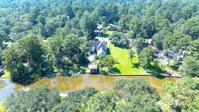 Building Photo - 13392 Southshore Dr