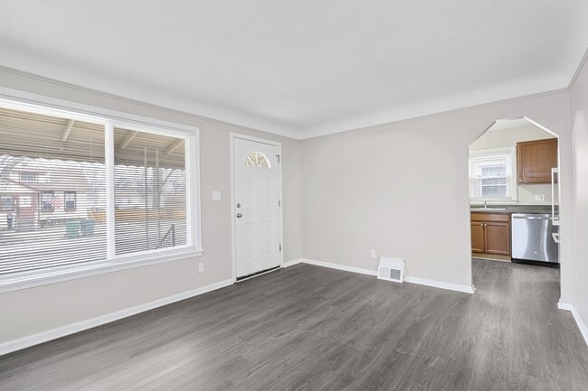 Building Photo - 1829 Anne Ave