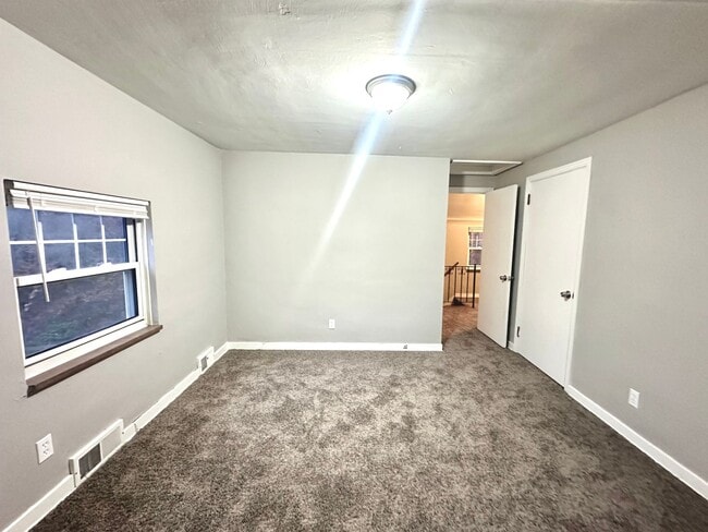 Building Photo - Fully Updated 3 Bedroom in Penn Hills - Off-Street Parking, Covered Porch - Available Now!