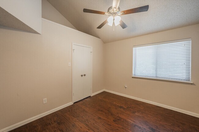 Building Photo - 6402 Valleybrooke Ct