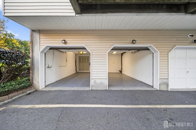 Building Photo - 1606 Madaline Dr