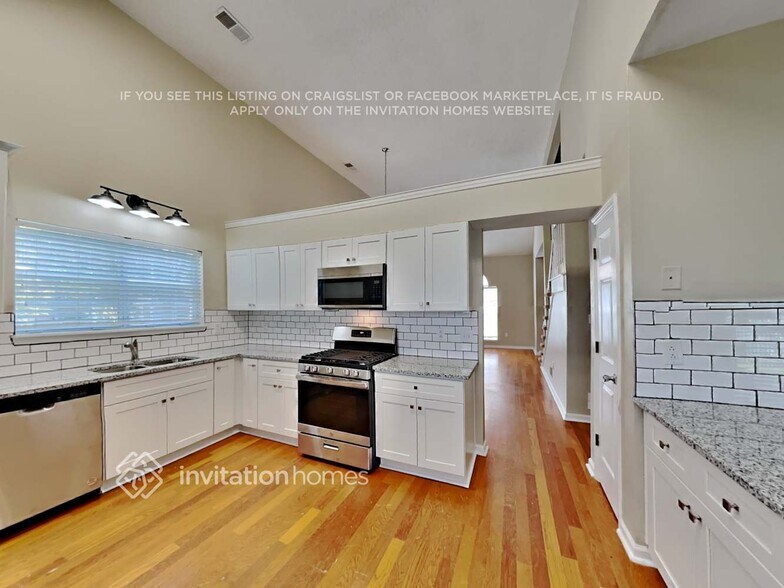 Building Photo - 102 Lakewood Cir Dr