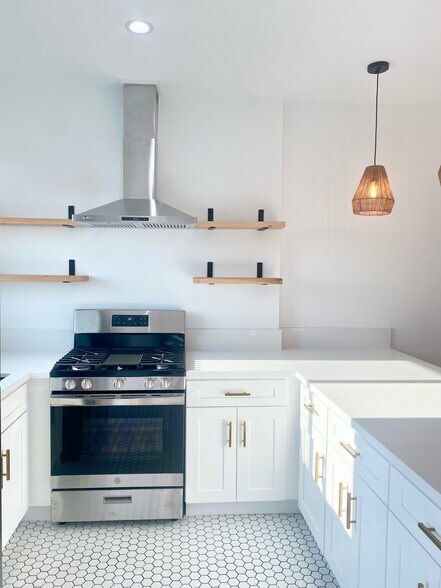 Kitchen with new stove - 1334 Pennsylvania Ave