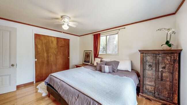 Building Photo - 1250 Bentley Dr