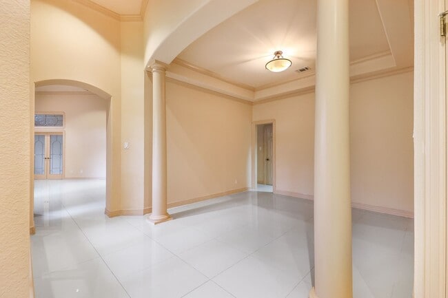 Building Photo - 3 Bedroom/2 Bath Stone Oak Subdivision