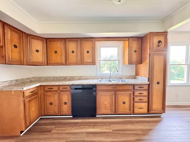 Building Photo - 107 N Robbins Ct