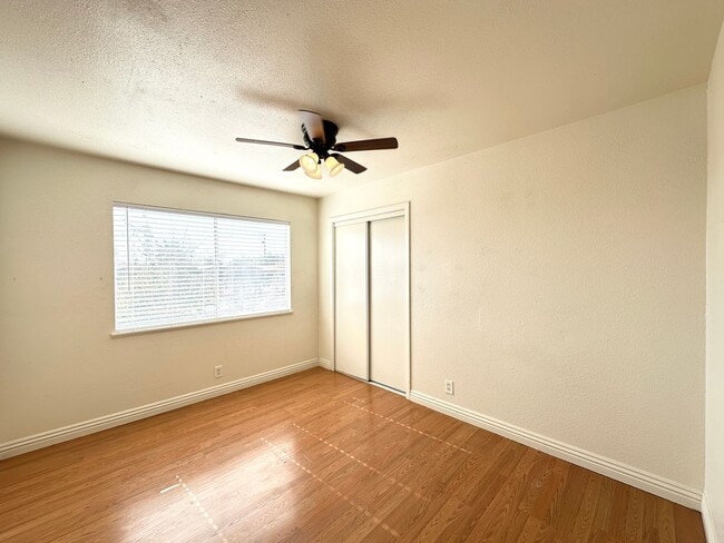 Building Photo - CHARLESTON HEIGHTS