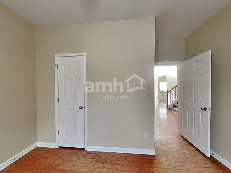 Building Photo - 1450 Grey Rock Way