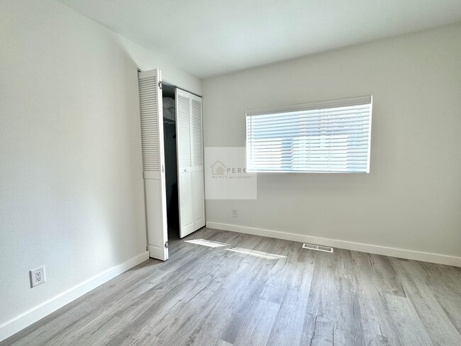 Building Photo - Updated 2 Bed, 1 Bath | South Beacon Hill | Private Patio + Parking