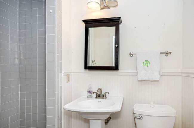 Building Photo - Coastal Living at Its Best – Fully Furnish...
