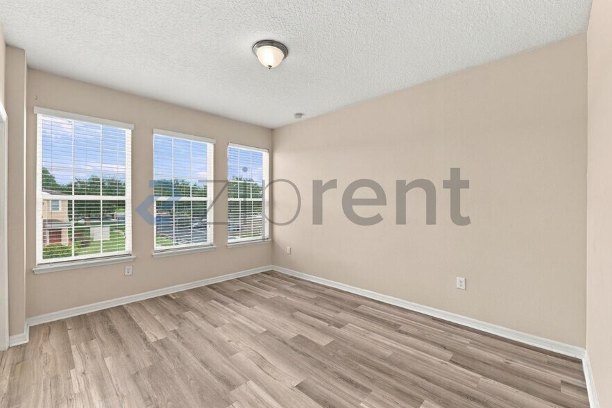 Building Photo - Unit