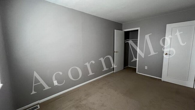 Building Photo - 73 Tarryton Court West