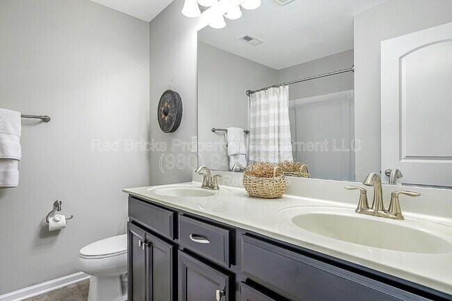 Building Photo - 9449 Glenburn Ln