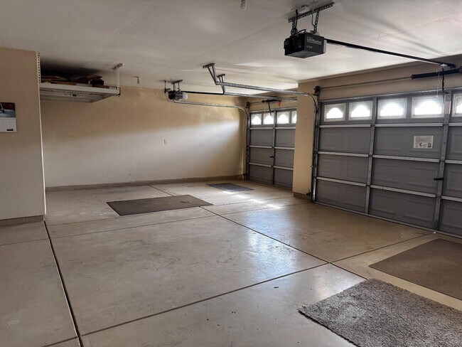 Building Photo - 3257 Lester Ave