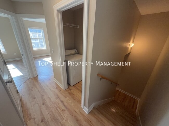 Building Photo - 386 NE Satinwood-