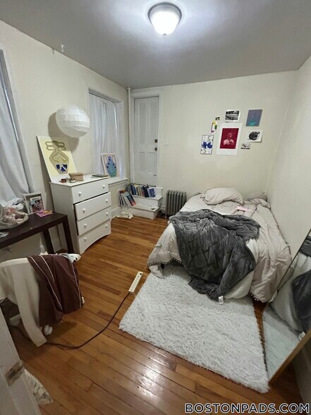 Building Photo - 324 St Paul St