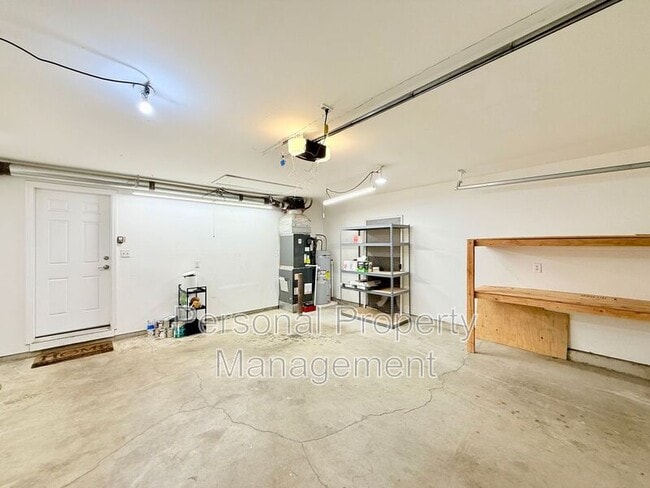 Building Photo - 10411 NE 66th St