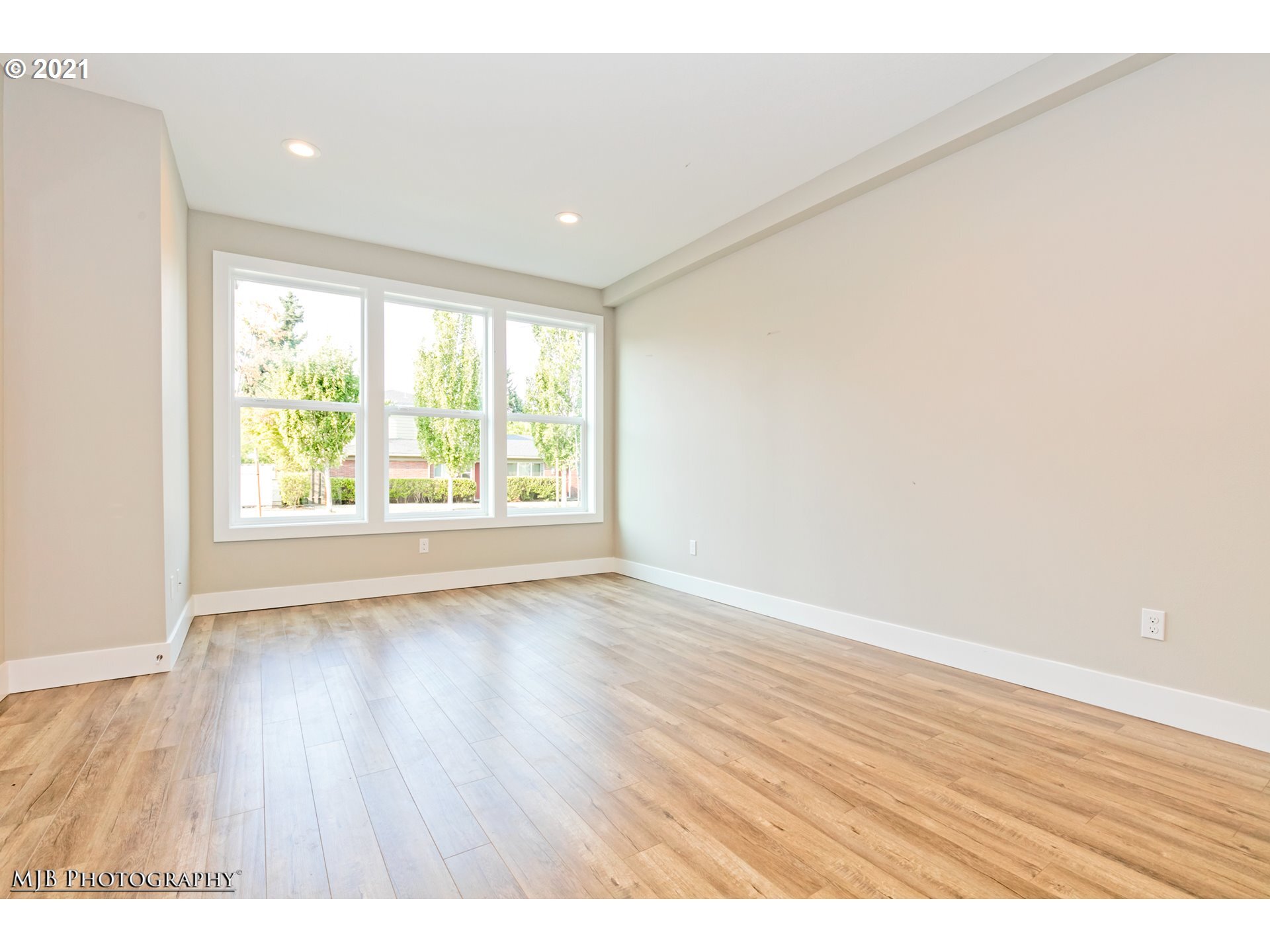 living room - 2834 NE Killingsworth St