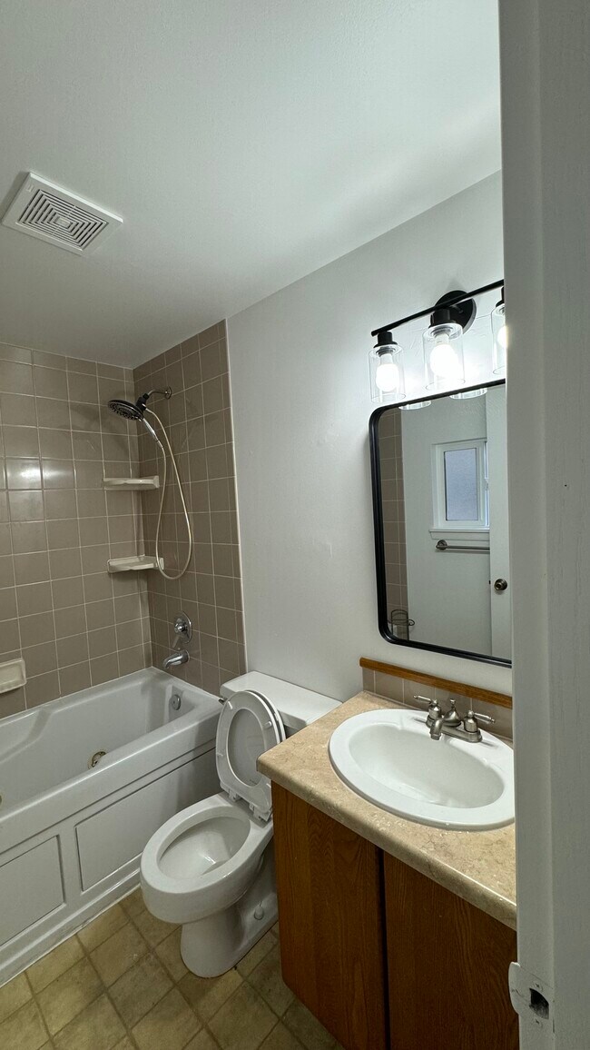 Building Photo - 12107 NE 149th St