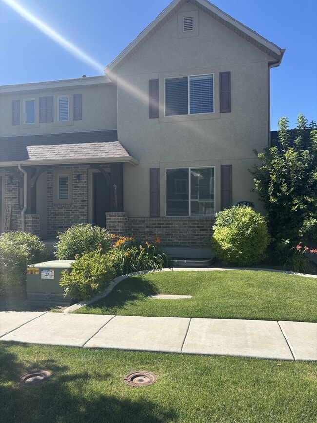 Primary Photo - 3318 Quarter Mile Dr, Eagle Mountain, UT, ...