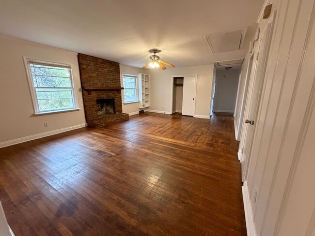 Building Photo - Brick 3/1.5 House in West Rome- $1,250