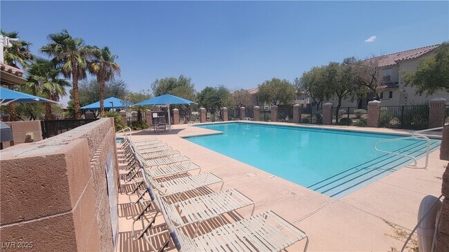 Building Photo - 4370 Westbury Square St