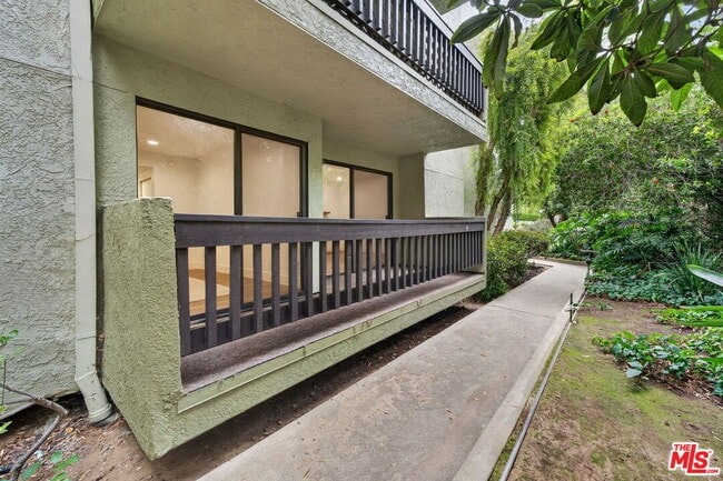 Building Photo - 2018 Griffith Park Blvd