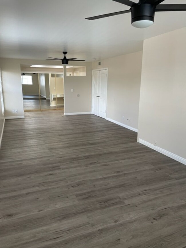 Building Photo - Beautiful 4 Bedroom Home in Huntington Beach